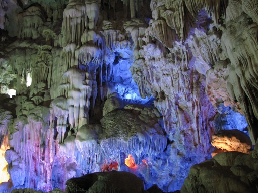 Halong destinations: Me Cung Grotto