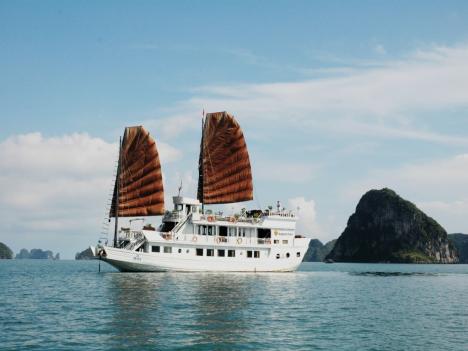 Halong Bay Cruise With Mai Chau Homestay 4 Days